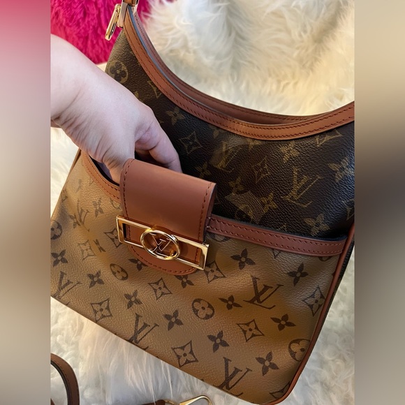 ❣️❣️❣️SOLD on IG❣️❣️❣️ Dauphine Hobo PM 2 way reverse monogram - Picture 7 of 10